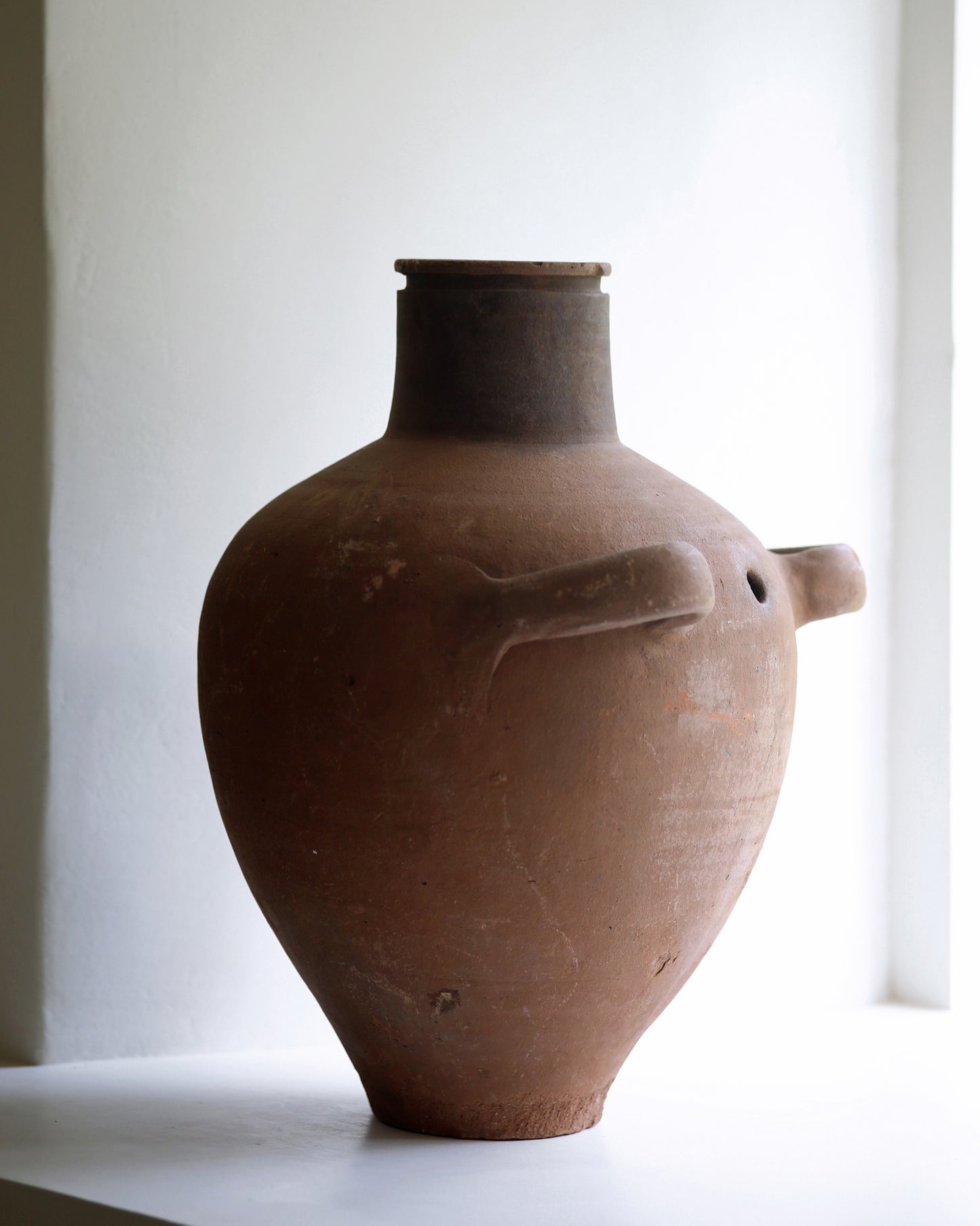 Side profile of Turkish amphora with long neck