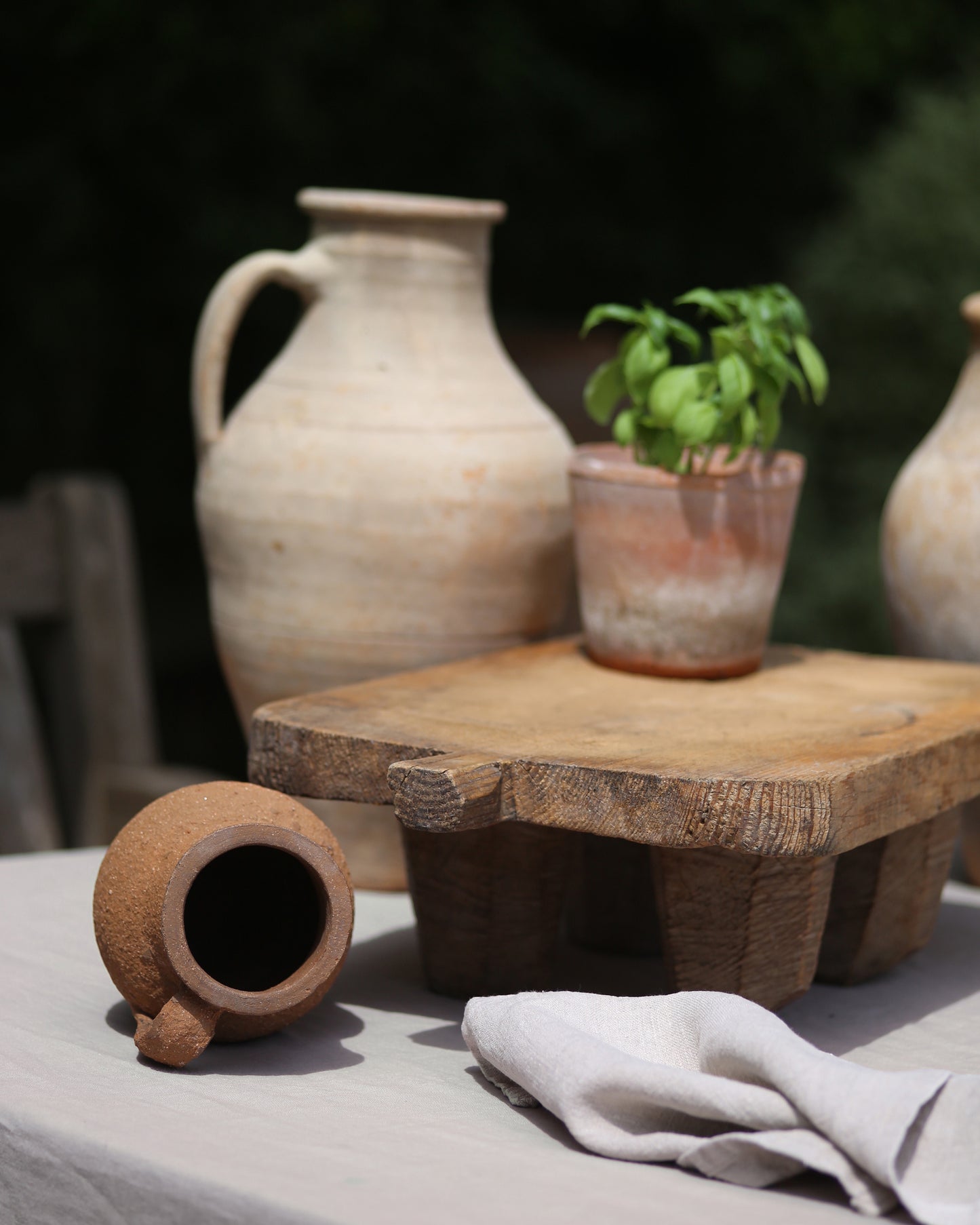 Raised wooden platter for al fresco dining and hosting