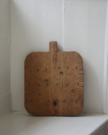 ARAD RAISED SERVING BOARD