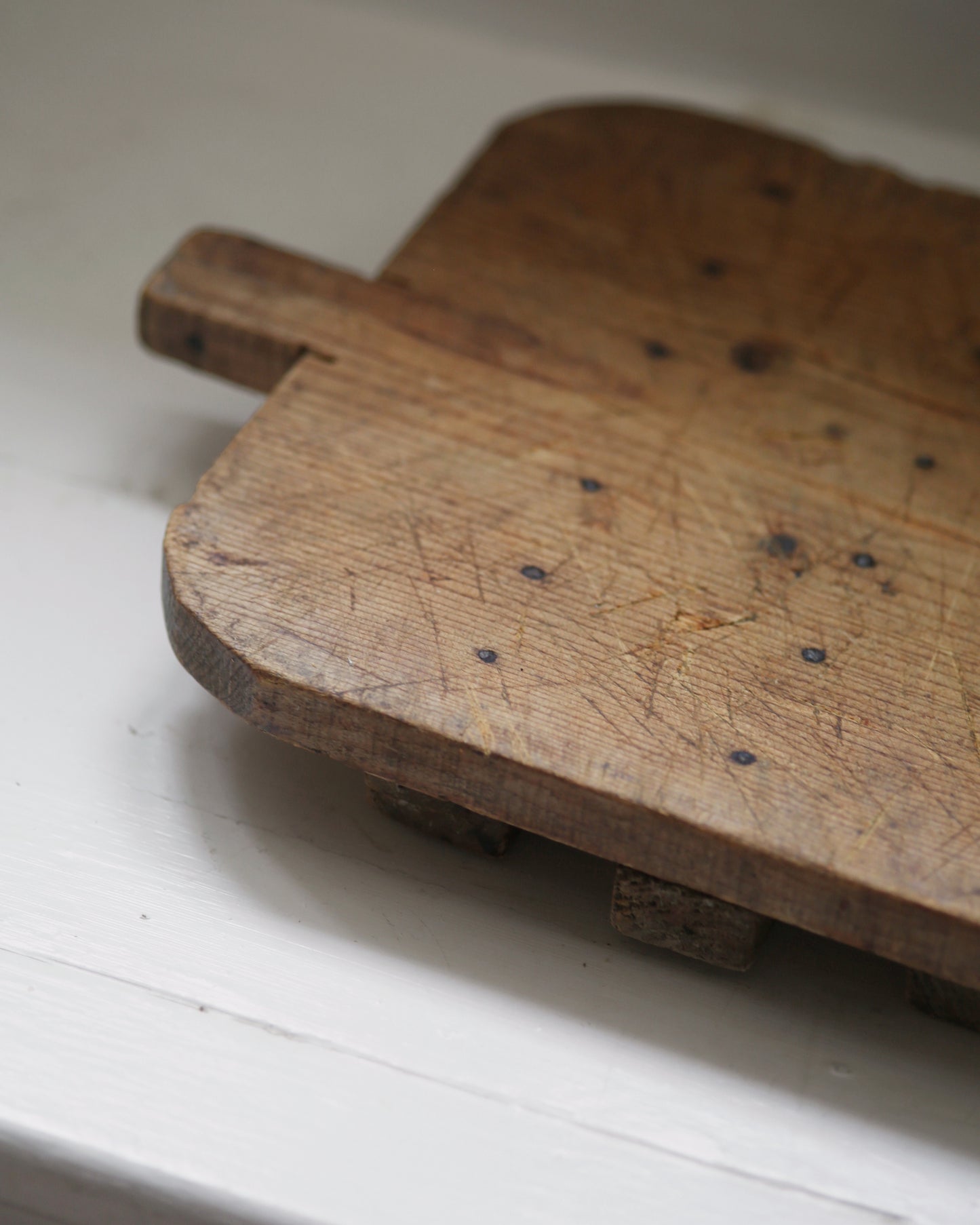 ARAD RAISED SERVING BOARD